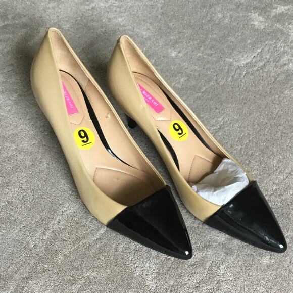 Isaac Mizrahi Jabria Pumps Classic Kitten Nude Black Pointy Heels Sz 9 - Picture 2 of 7
